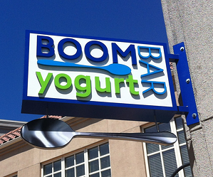 Blade-or-projecting-sign