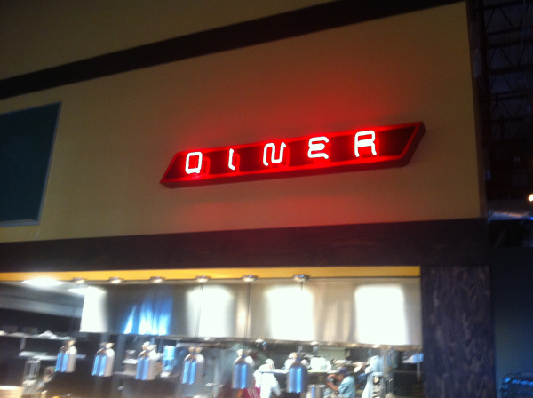 interior-restaurant-neon-sign