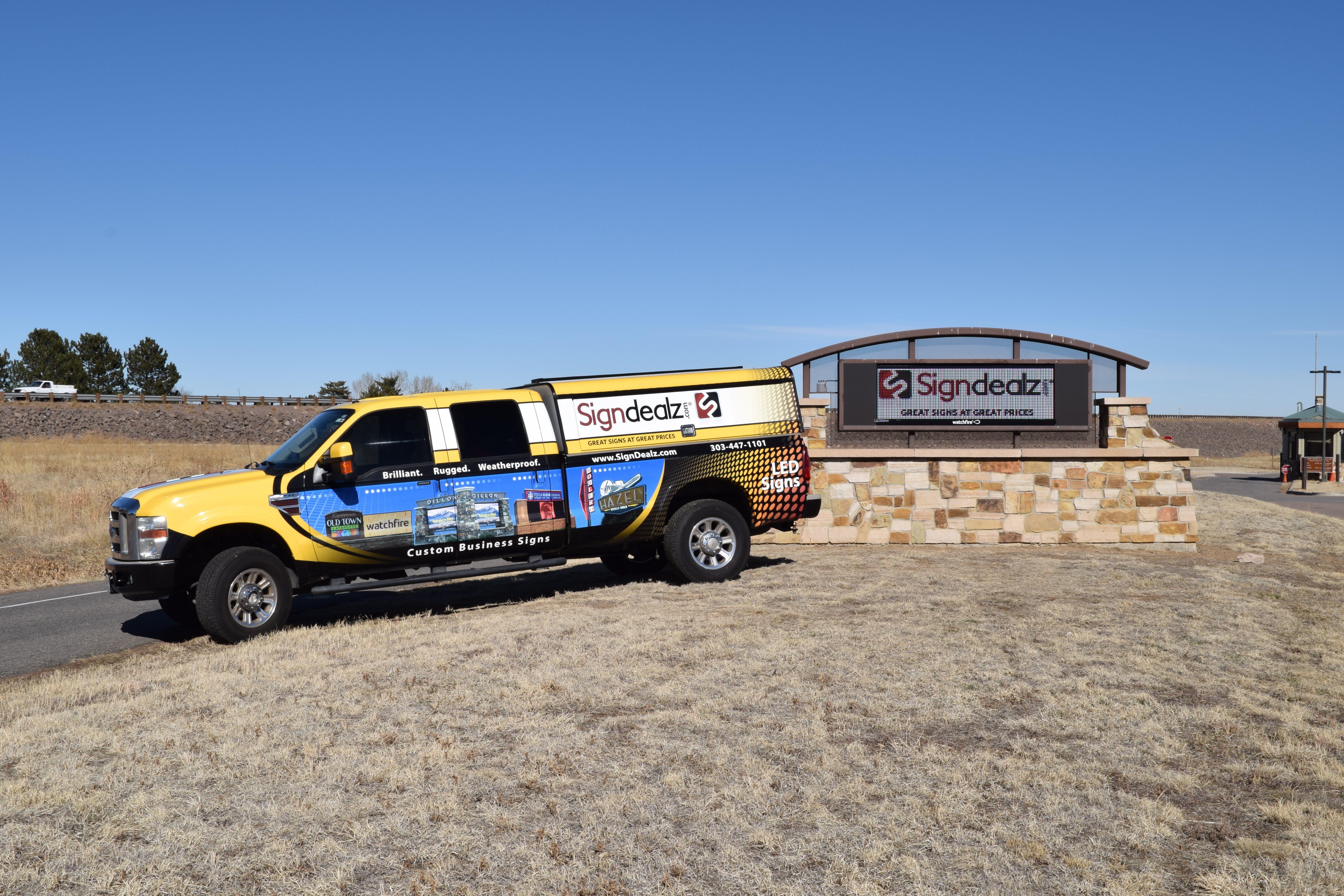 led pylon signs