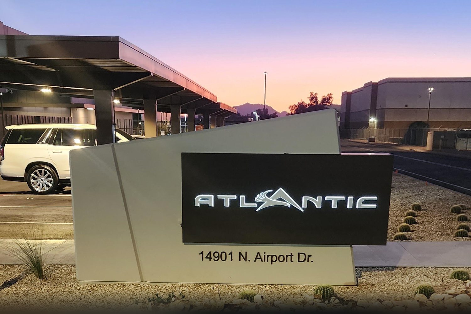 Signdealz lit cabinet monument, Atlantic Aviation, N. Airport Dr, Scottsdale