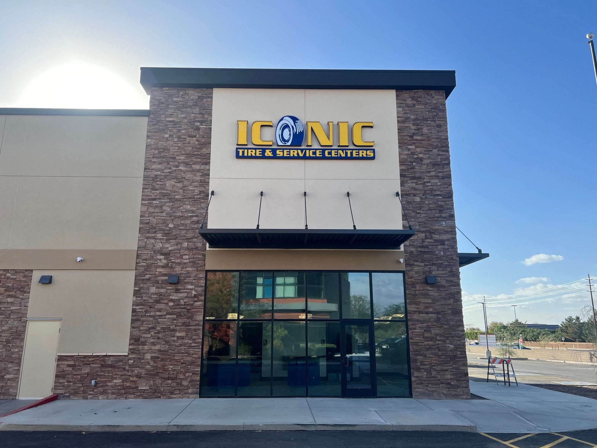 iconic-tire-gilbert-az-channel-letters-03.jpeg