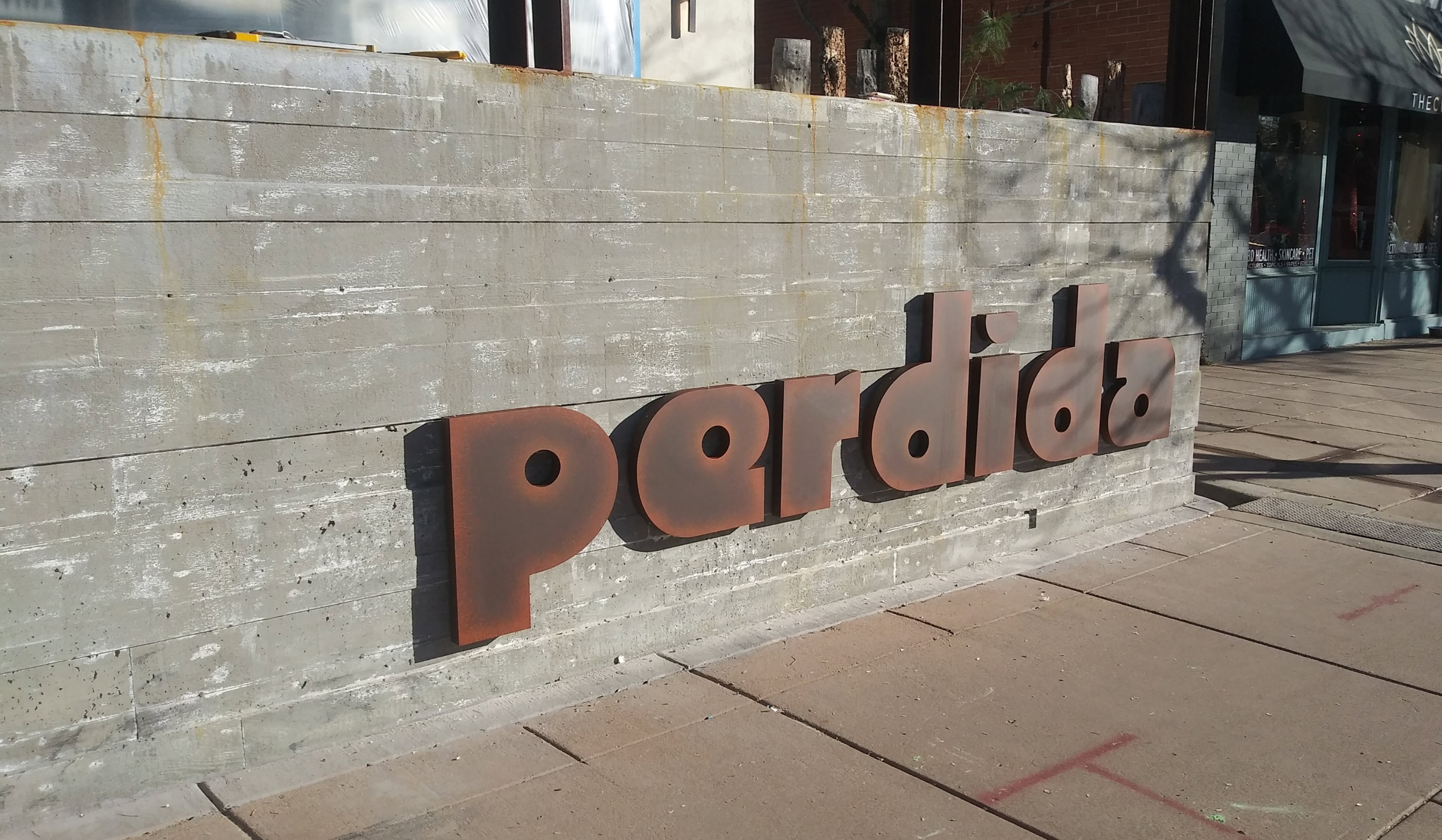 perdida-signage-example